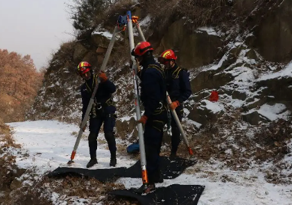坑口有雜物時要先清理雜物再搭建麻豆少妇自慰精品